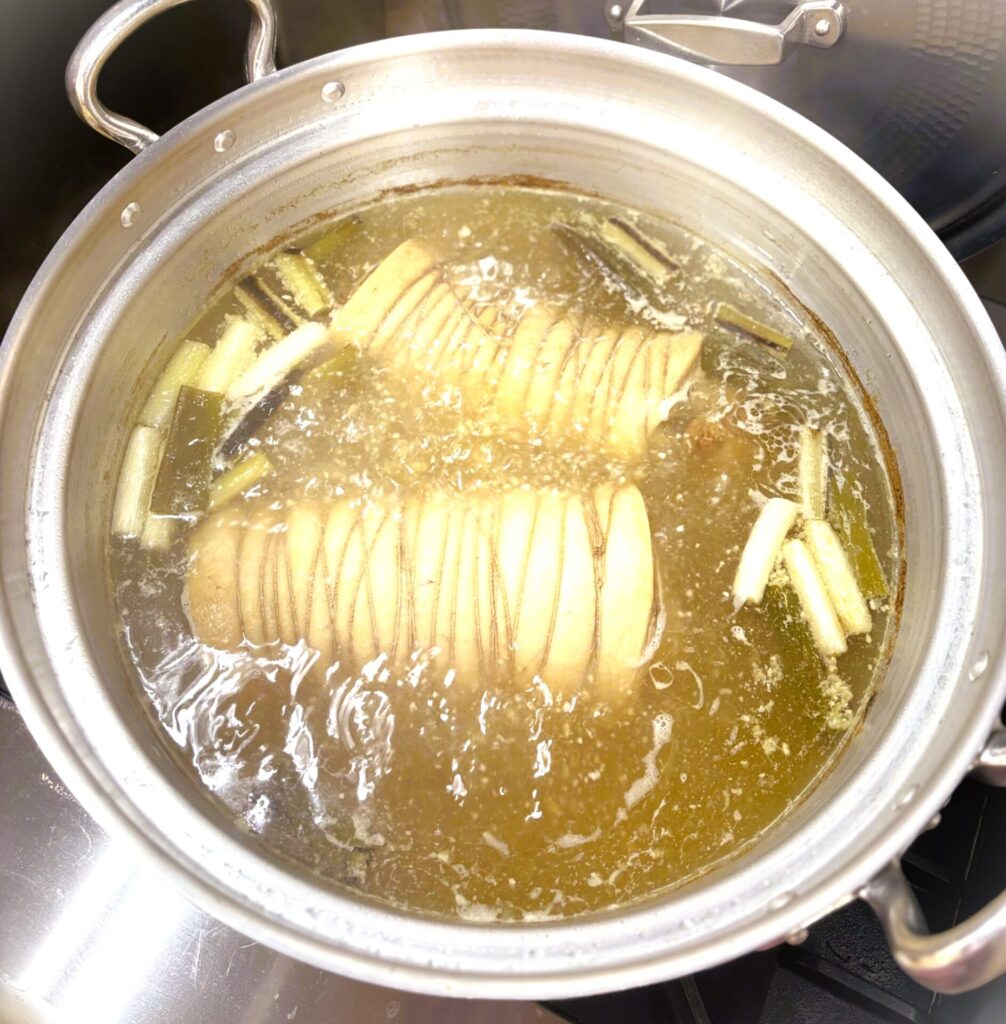 黄金スープ：国産ブランド豚バラ抽出＋野菜配合当店オリジナル